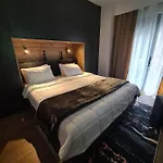 Grey Luxury דירה